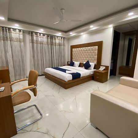 Hotel Leaf 9 Boutique, Near Golf Course Road And Galleria Market Gurgaon Ngoại thất bức ảnh