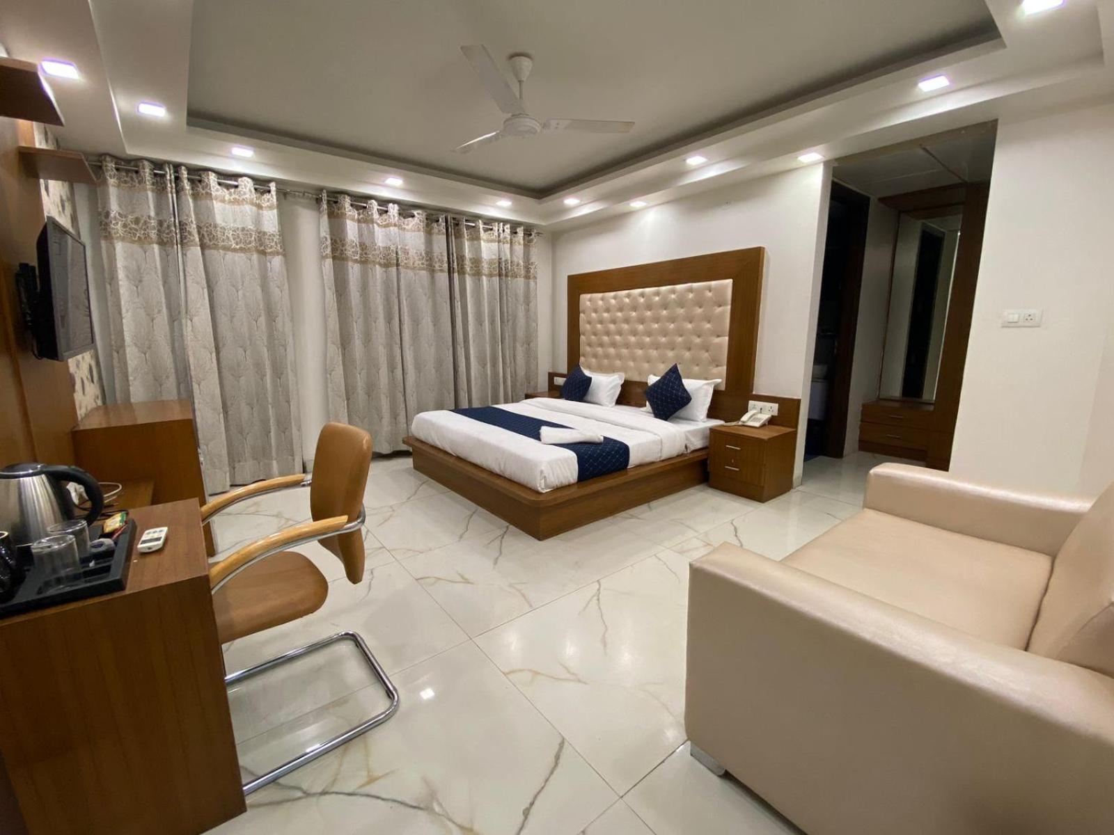 Hotel Leaf 9 Boutique, Near Golf Course Road And Galleria Market Gurgaon Ngoại thất bức ảnh